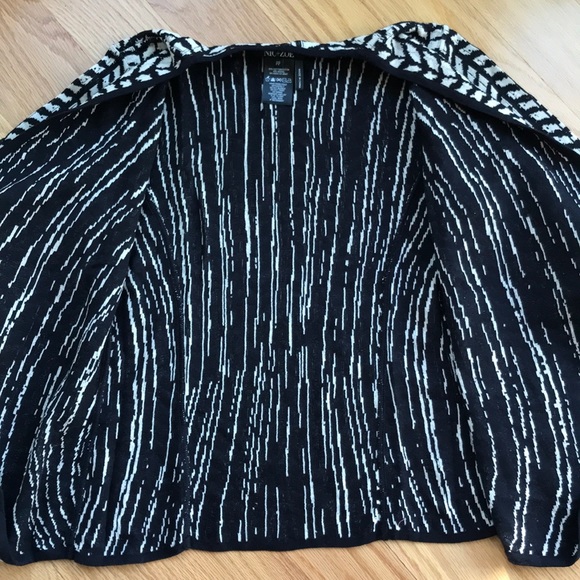 🍾HP🍾. NWT. Reversible sweater top. - Picture 3 of 4